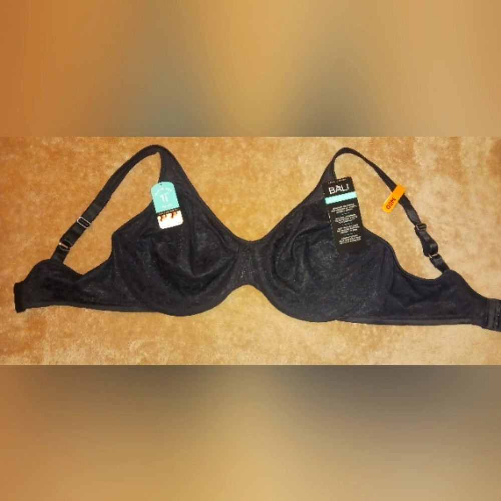 Bali NWT 34DD Minimizer black bra